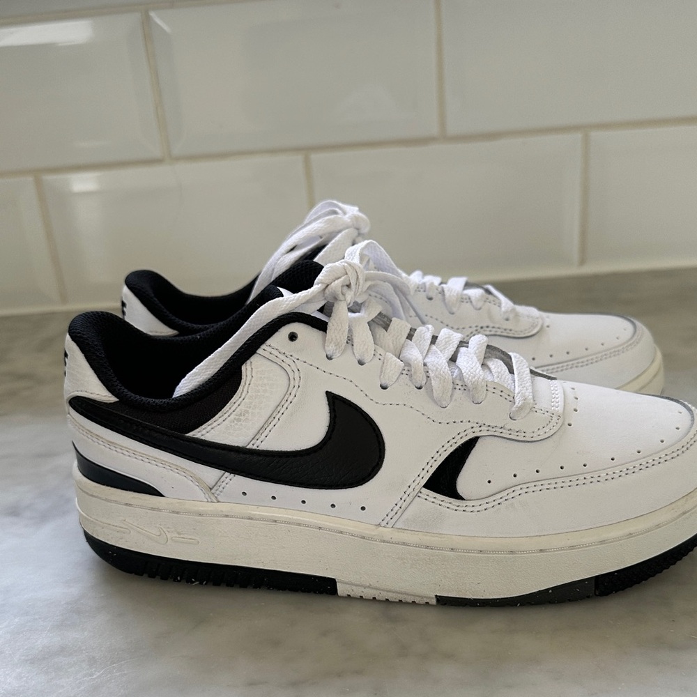 Nike Gamma Force Black and White Sneakers Size 7 - Picture 4 of 6